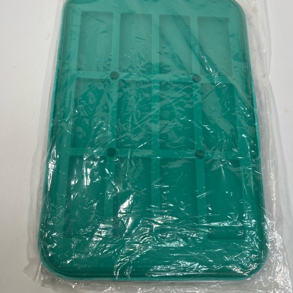Pampered Chef Teal Snack Bar Tray with Lid New - Picture 3 of 5